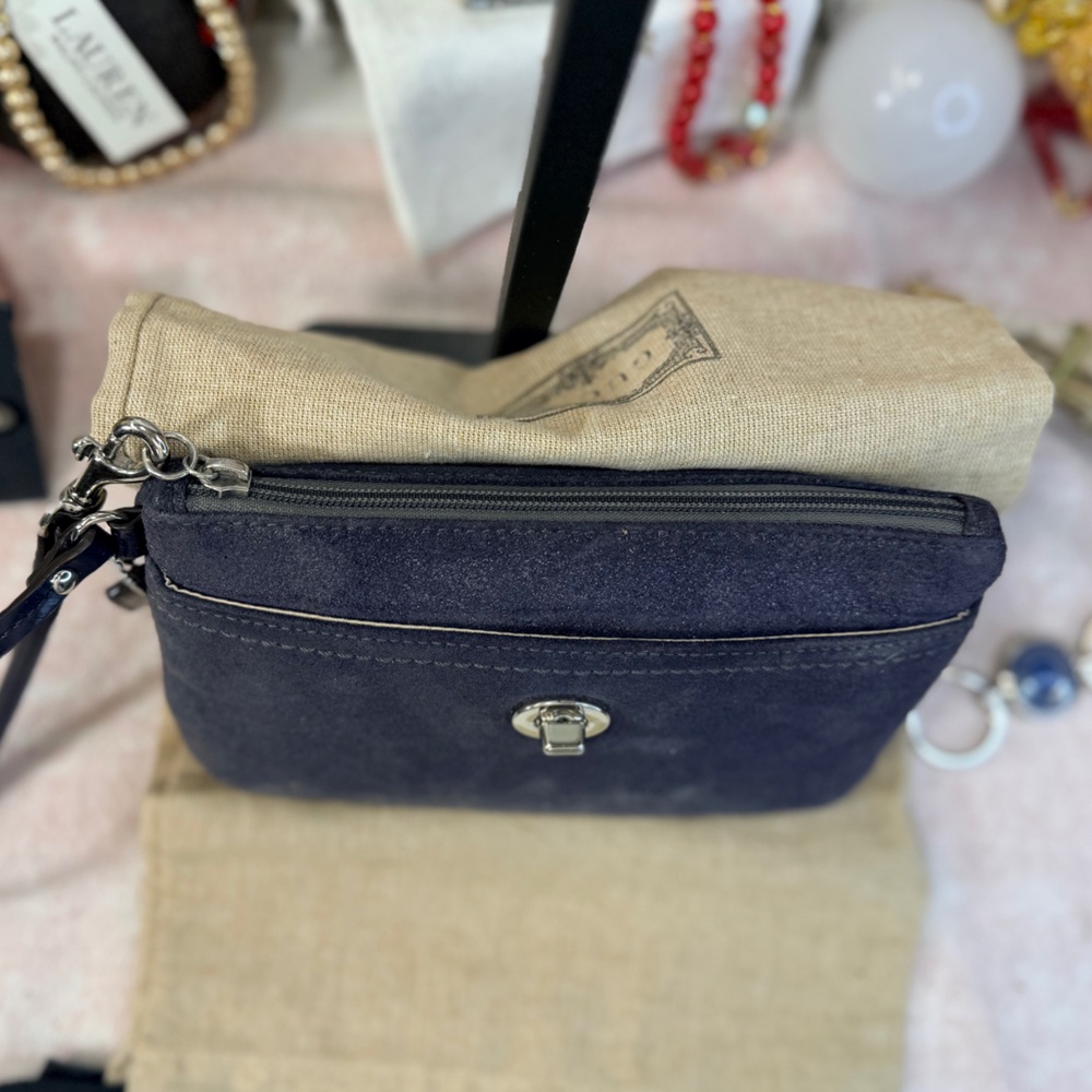 Coach vtg turn lock Suede Wristlet - Picture 5 of 10